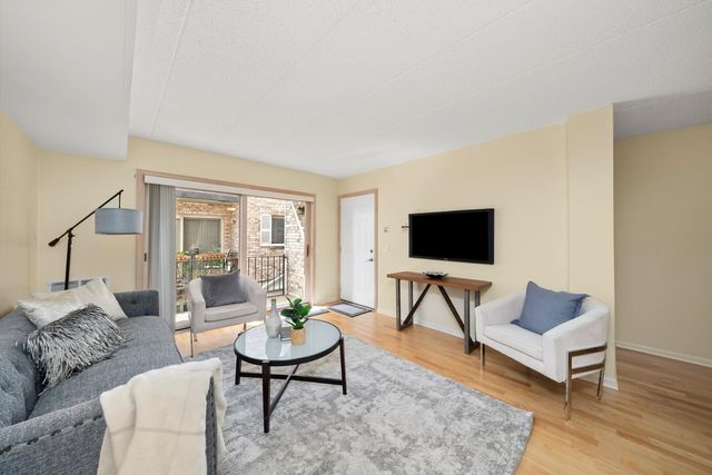 5407 N Milwaukee Avenue 2B, Chicago, IL 60630