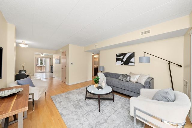5407 N Milwaukee Avenue 2B, Chicago, IL 60630