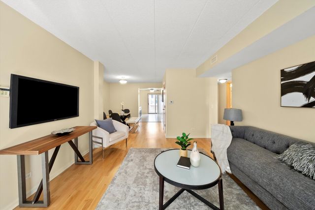 5407 N Milwaukee Avenue 2B, Chicago, IL 60630
