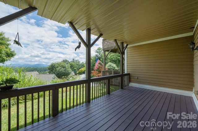 20 N Mission Hills Court, Mills River, NC 28759