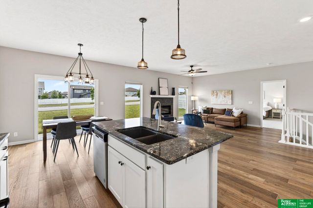 11211 Cove Hollow Drive, Papillion, NE 68046