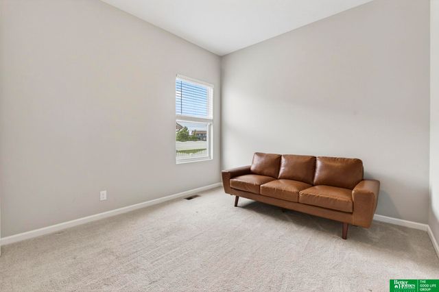 11211 Cove Hollow Drive, Papillion, NE 68046