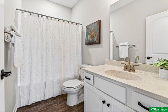 11211 Cove Hollow Drive, Papillion, NE 68046