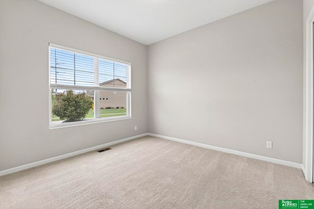 11211 Cove Hollow Drive, Papillion, NE 68046