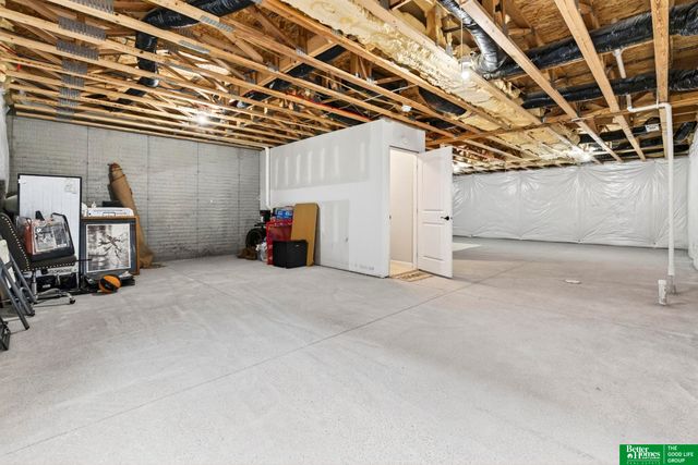 11211 Cove Hollow Drive, Papillion, NE 68046
