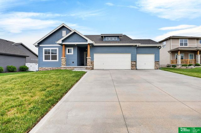 11211 Cove Hollow Drive, Papillion, NE 68046