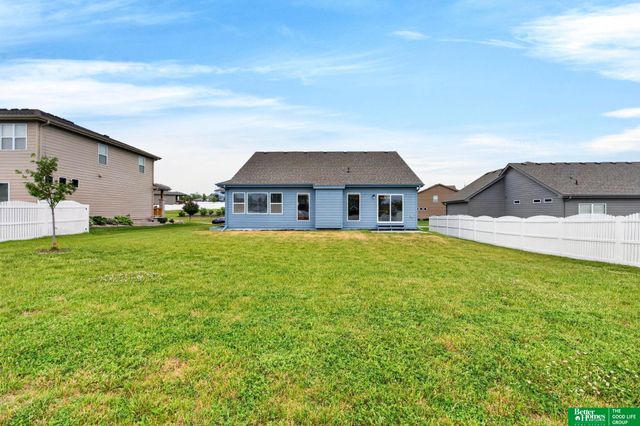 11211 Cove Hollow Drive, Papillion, NE 68046