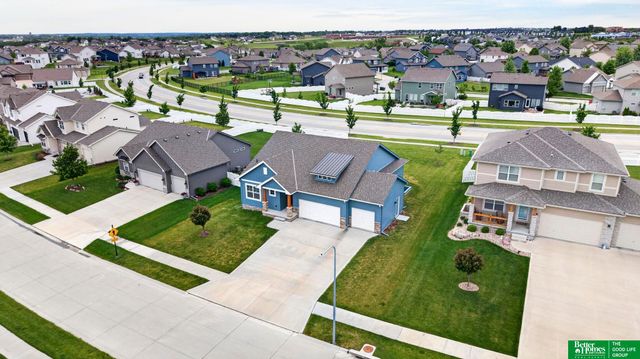 11211 Cove Hollow Drive, Papillion, NE 68046