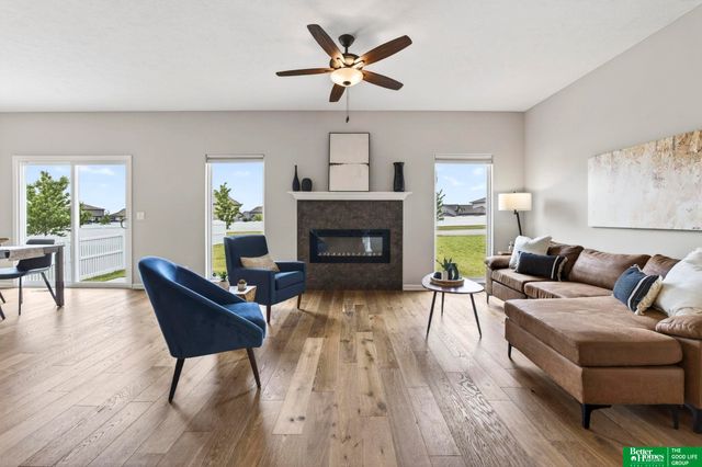11211 Cove Hollow Drive, Papillion, NE 68046