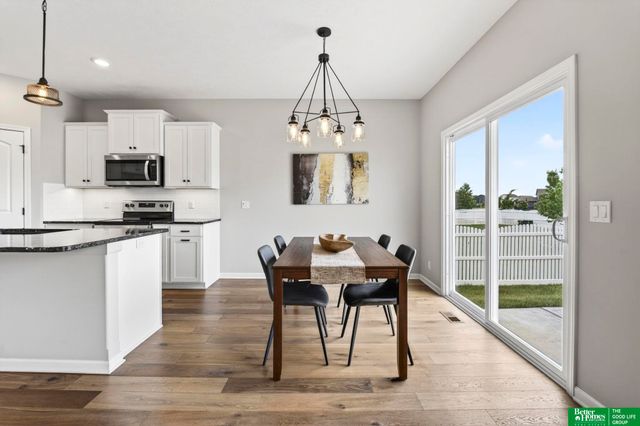 11211 Cove Hollow Drive, Papillion, NE 68046