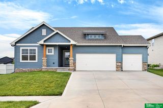 11211 Cove Hollow Drive, Papillion, NE 68046