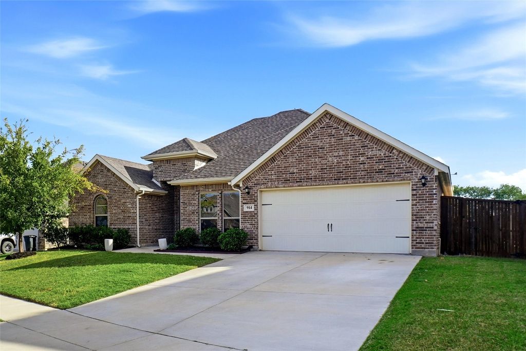 914 Timber Ridge Drive, Justin, TX 76247 — photo 2