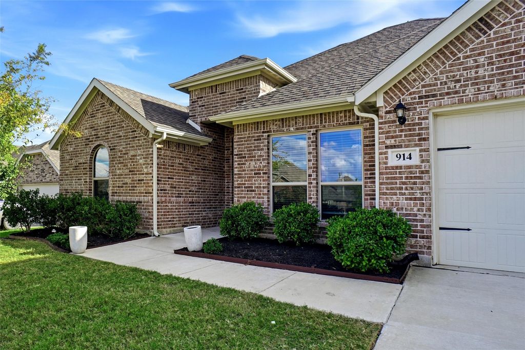 914 Timber Ridge Drive, Justin, TX 76247 — photo 4