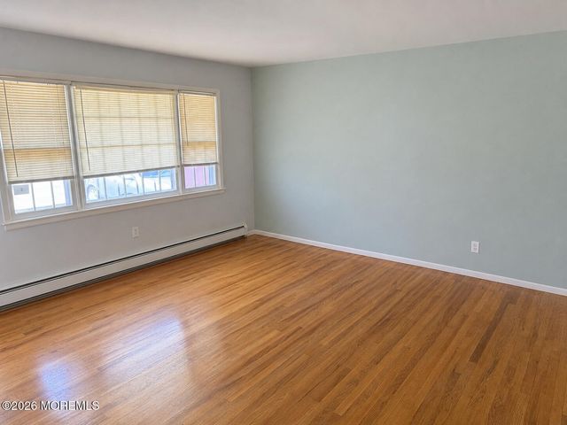 19 Sherwood Court, Toms River, NJ 08757