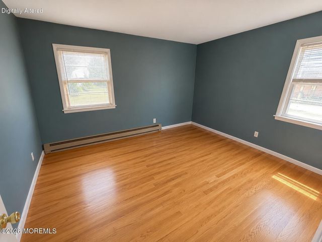 19 Sherwood Court, Toms River, NJ 08757