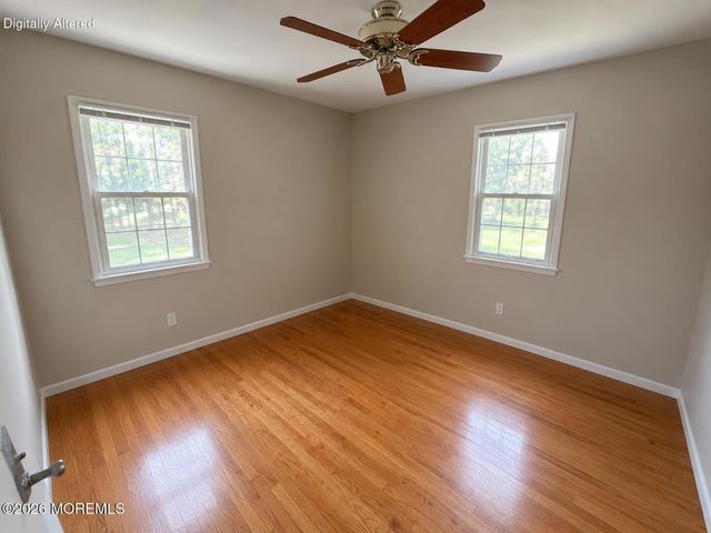 19 Sherwood Court, Toms River, NJ 08757