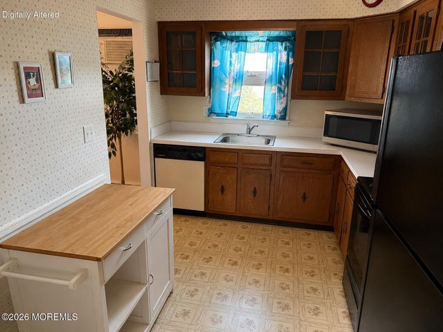 19 Sherwood Court, Toms River, NJ 08757