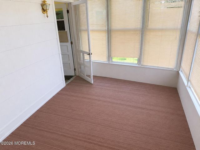 19 Sherwood Court, Toms River, NJ 08757