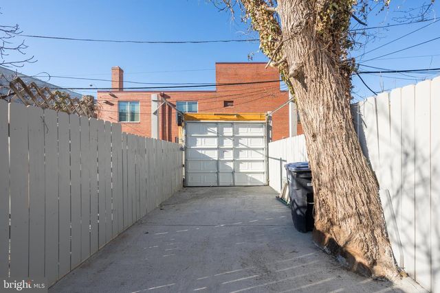 1209 SHEPHERD ST NW, Washington, DC 20011