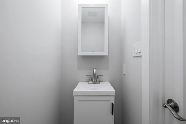 1209 SHEPHERD ST NW, Washington, DC 20011