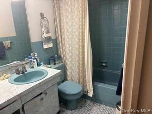 914 Osborn Avenue, Riverhead, NY 11901