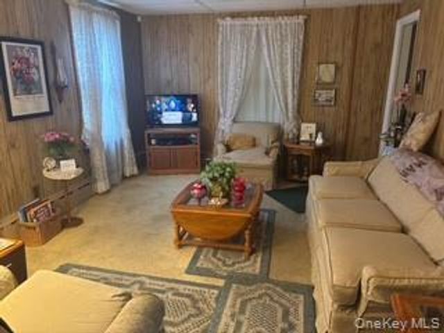 914 Osborn Avenue, Riverhead, NY 11901