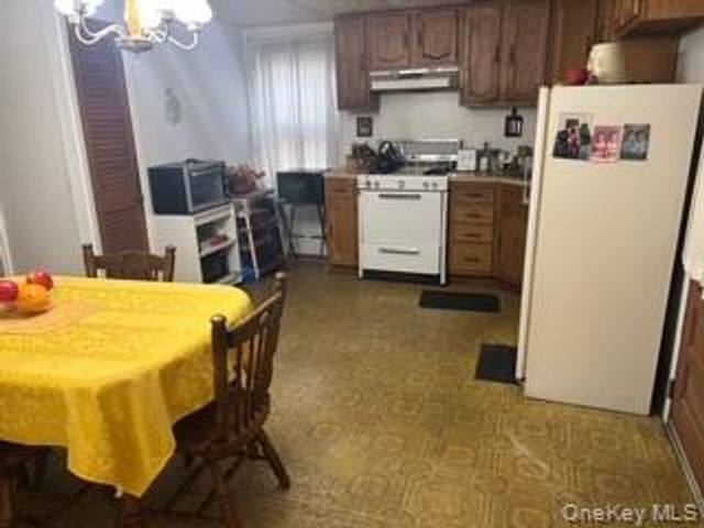 914 Osborn Avenue, Riverhead, NY 11901