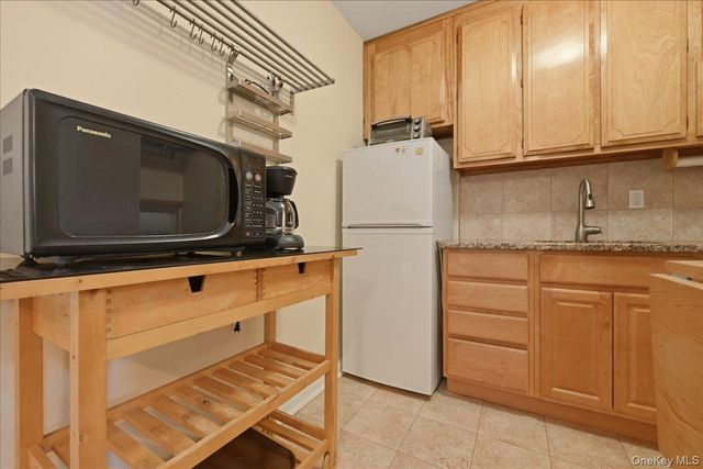 100 Brooklyn Avenue 4V, Freeport, NY 11520