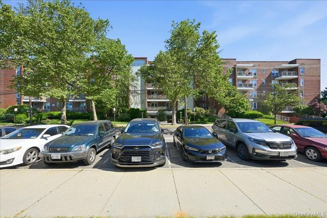 100 Brooklyn Avenue 4V, Freeport, NY 11520