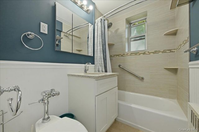 100 Brooklyn Avenue 4V, Freeport, NY 11520