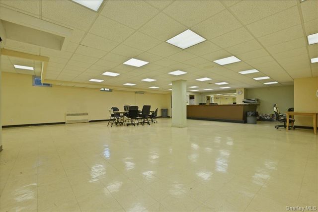 100 Brooklyn Avenue 4V, Freeport, NY 11520