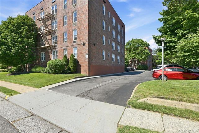100 Brooklyn Avenue 4V, Freeport, NY 11520