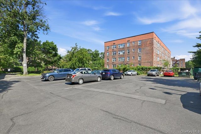100 Brooklyn Avenue 4V, Freeport, NY 11520