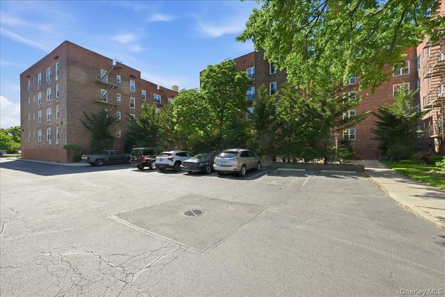 100 Brooklyn Avenue 4V, Freeport, NY 11520