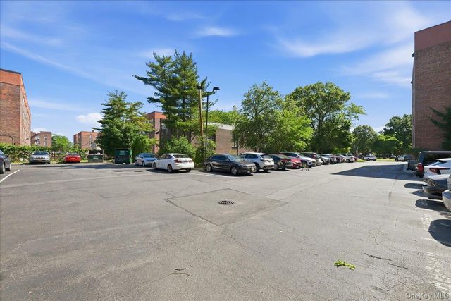 100 Brooklyn Avenue 4V, Freeport, NY 11520