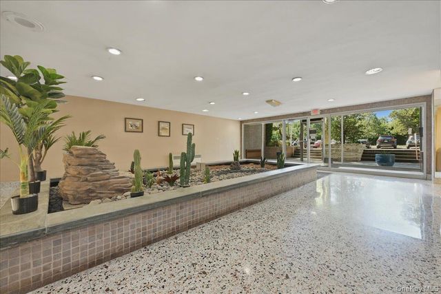 100 Brooklyn Avenue 4V, Freeport, NY 11520