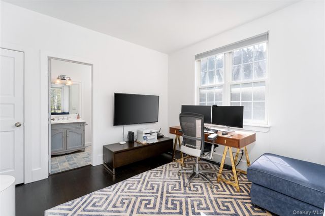 3 Polo Grounds Lane, East Quogue, NY 11942