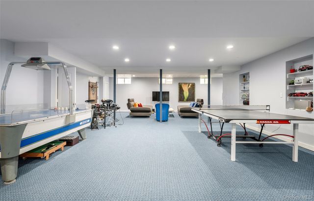 3 Polo Grounds Lane, East Quogue, NY 11942