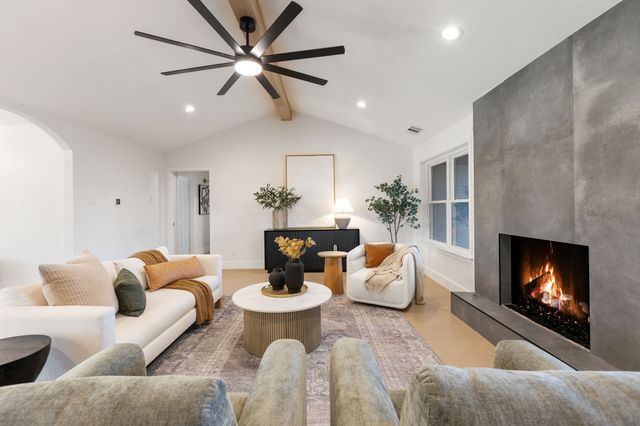 4210 Creekdale Drive, Dallas, TX 75229