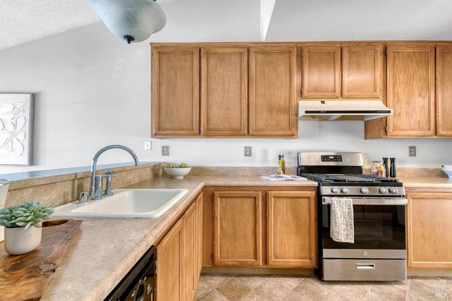 1114 Redwood Blvd, Novato, CA 94947