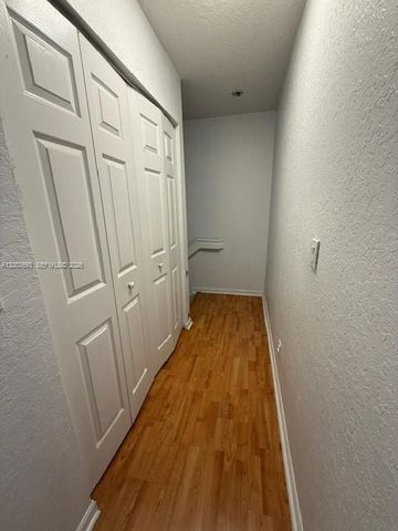 5424 NW 90th Ave, Sunrise, FL 33351
