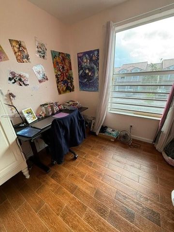 5424 NW 90th Ave, Sunrise, FL 33351