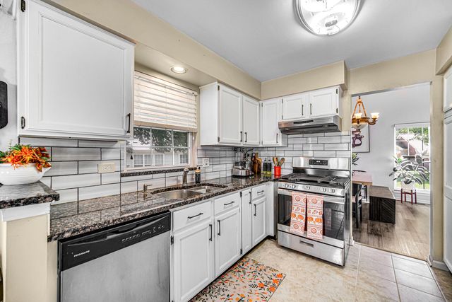 36217 N Old Creek Court, Gurnee, IL 60031
