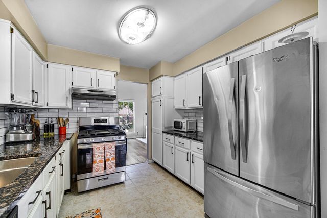 36217 N Old Creek Court, Gurnee, IL 60031