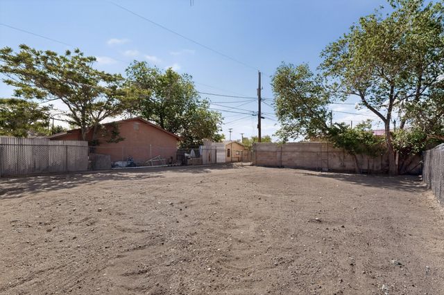 108 Garfield Avenue SE, Albuquerque, NM 87102