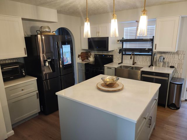 8178 Slate Ridge Boulevard, Reynoldsburg, OH 43068