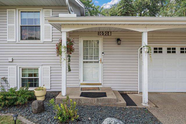 10908 Dahlia Street NW, Coon Rapids, MN 55433