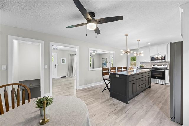 13101 NW Porter Road, Parkville, MO 64152