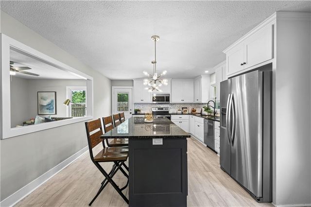 13101 NW Porter Road, Parkville, MO 64152