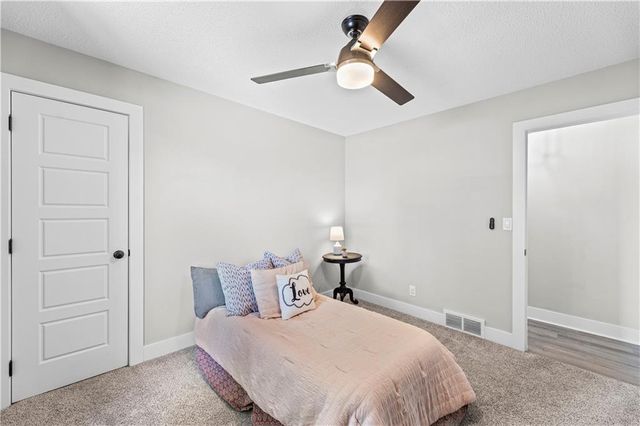 13101 NW Porter Road, Parkville, MO 64152